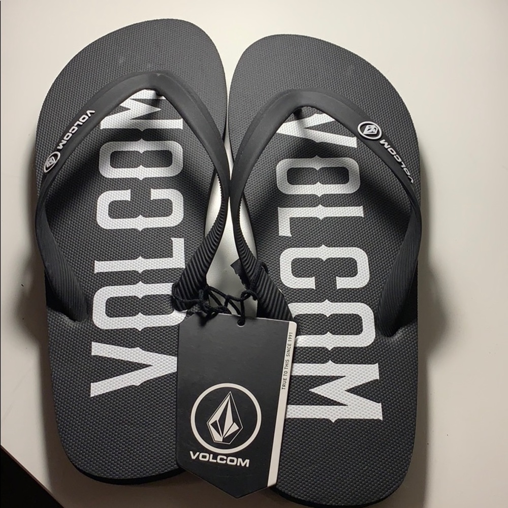 Men’s Volcom flip flops